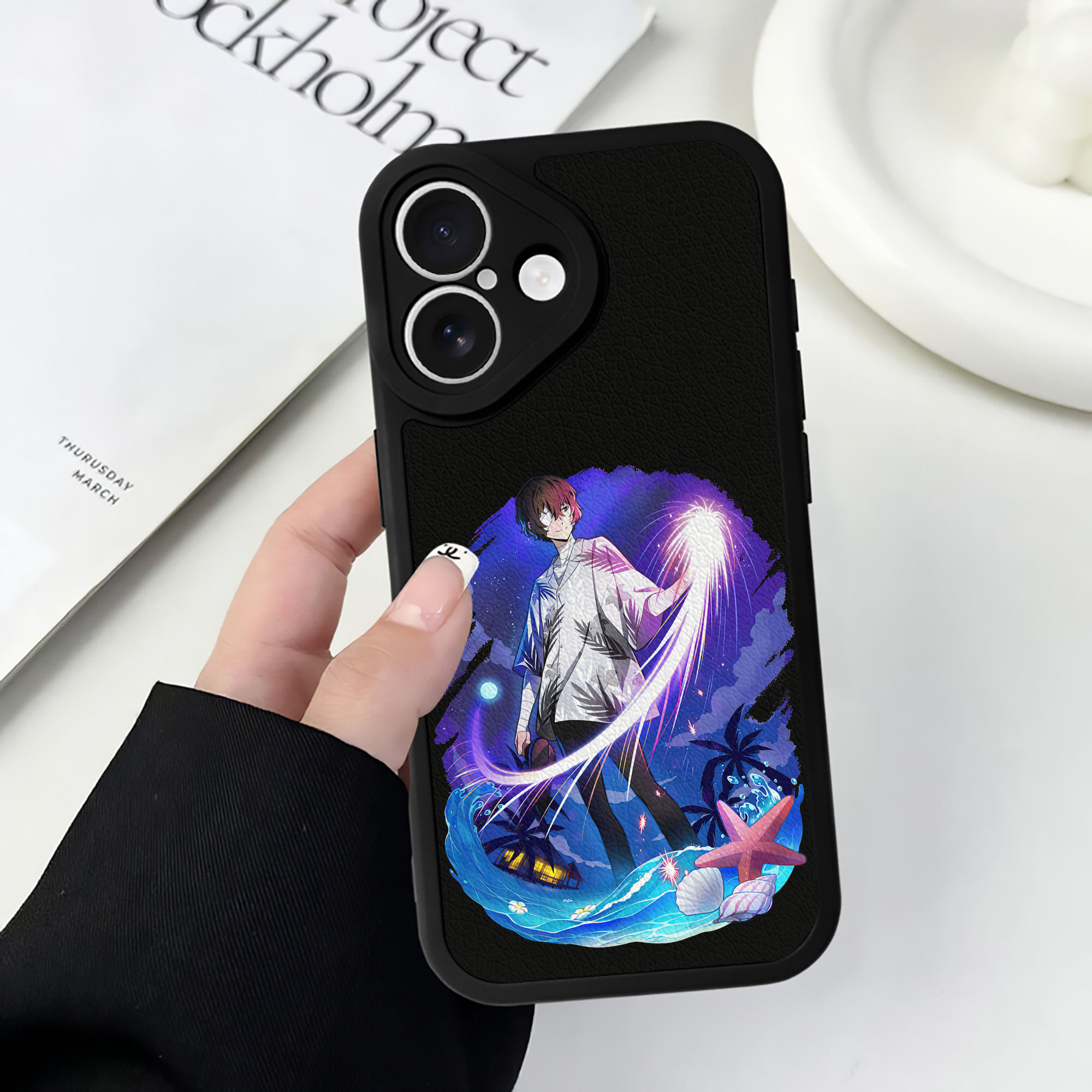 （画像用） 文豪ストレイドッグス Bungo Stray Dogs 【iPhone 16シリーズ対応】シリコンスマホケース（レザー調） 材質：シリコン